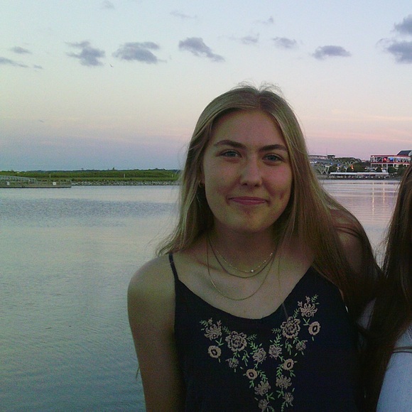 Meet your Posher, Sara - Picture 1 of 1